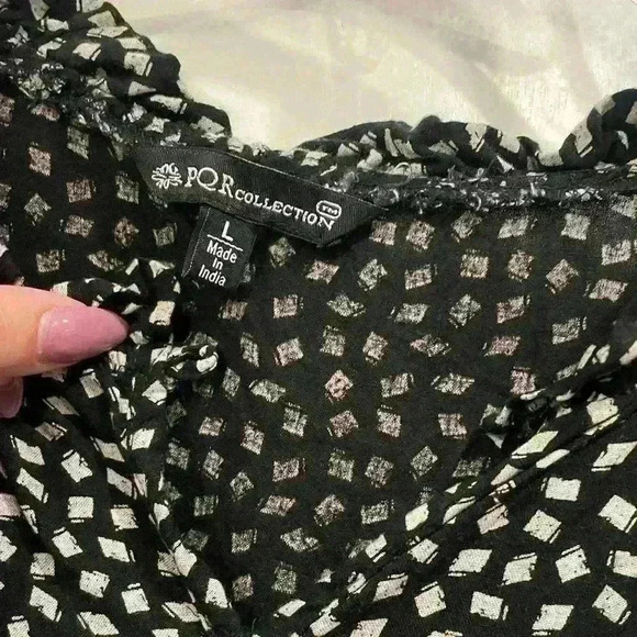 Ruffled sleeve top, size large - Picture 3 of 3